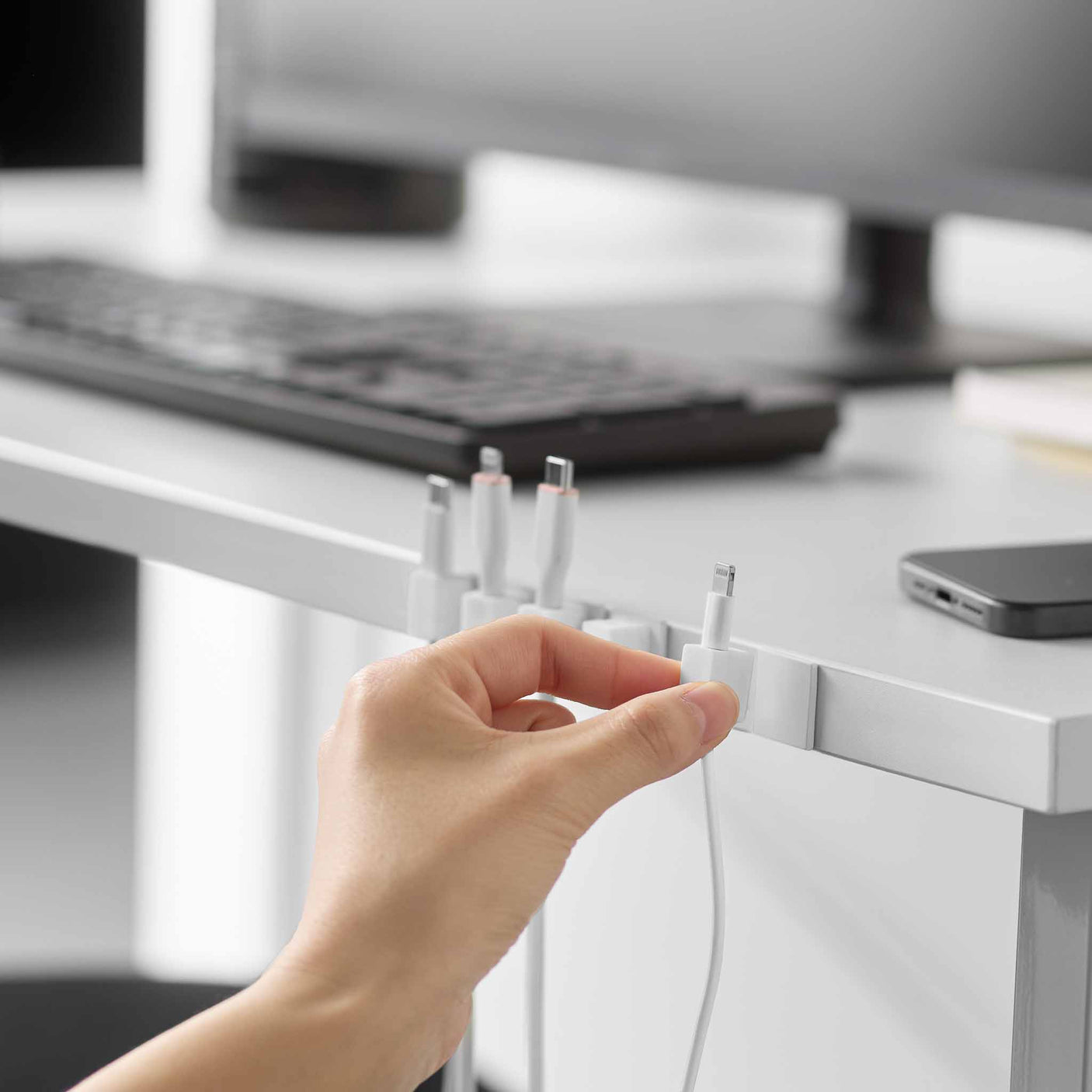 Kabelholder sett med fem deler for organisering av små ledninger hjemme