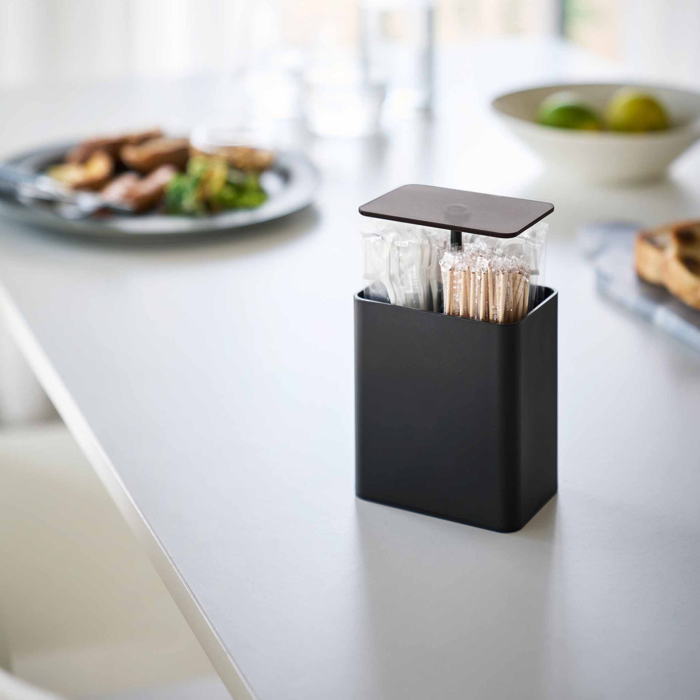 • småoppbevaring med lokk sort