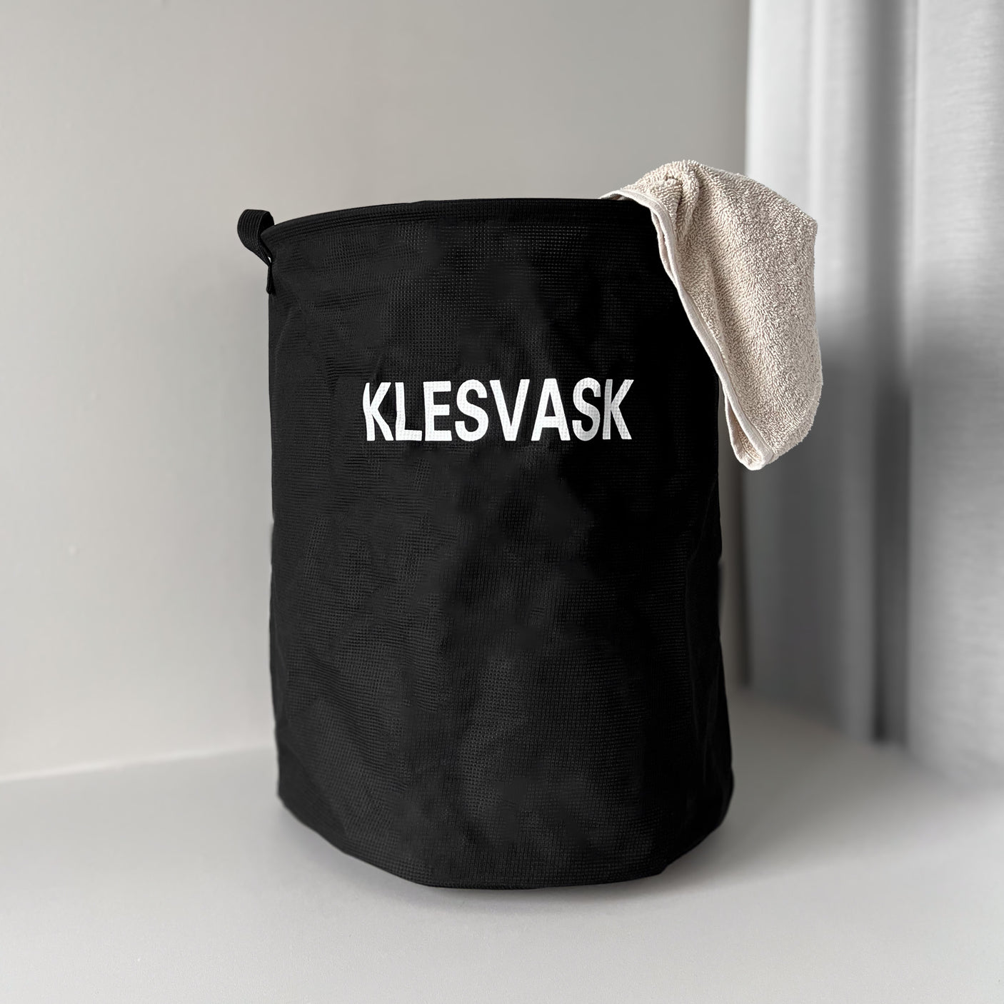 Svart tvättkorg i textil, 40 x 50 cm