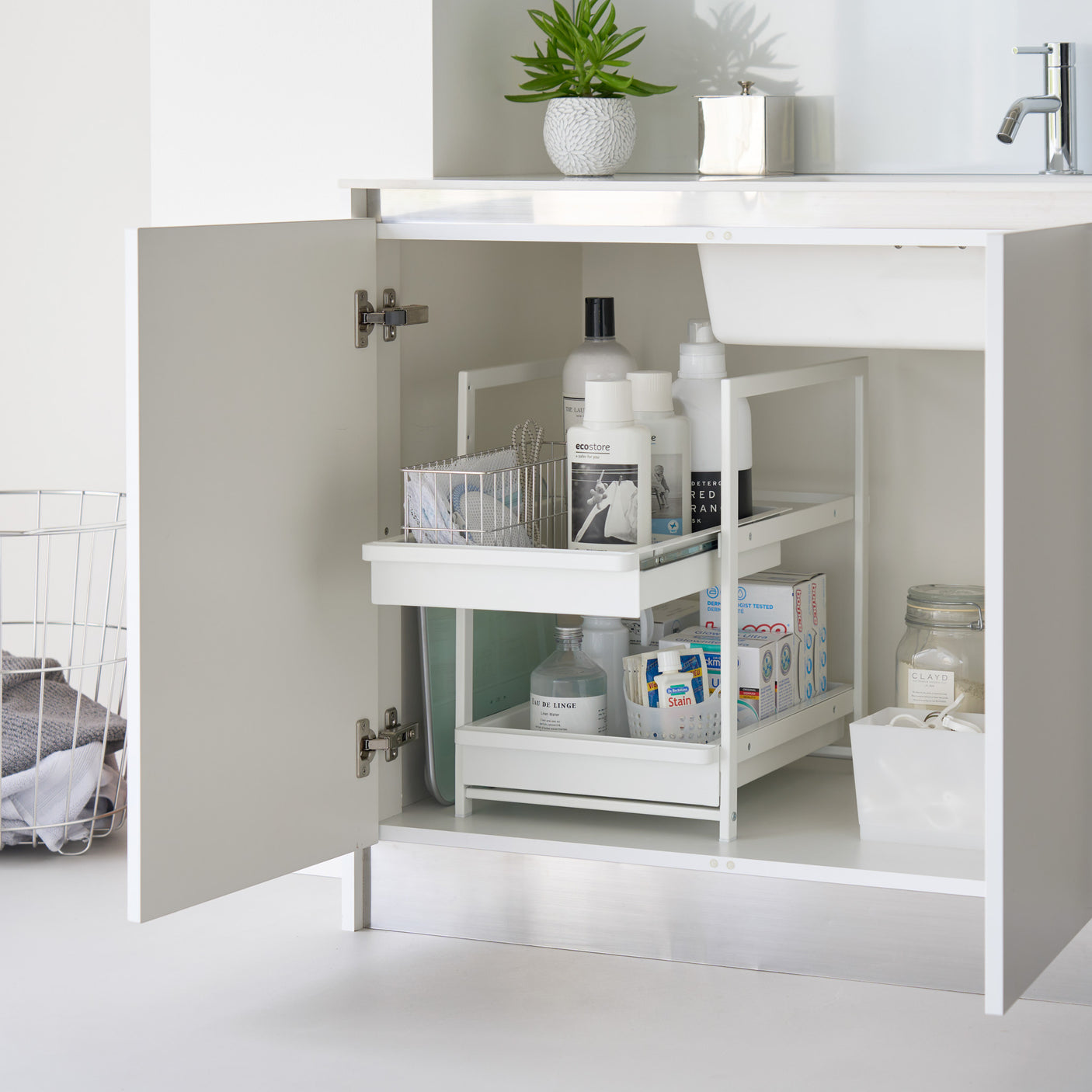 Effektiv hylle med glideskinner for trange kjøkkenrom