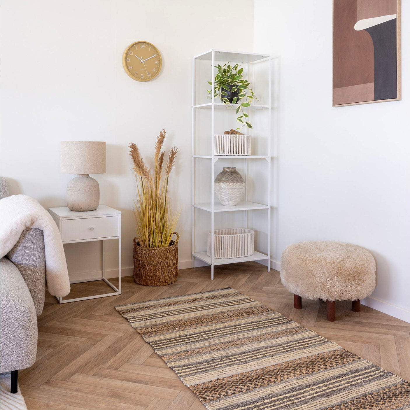 House Nordic Inverness puff med rund form og fyldig tekstur