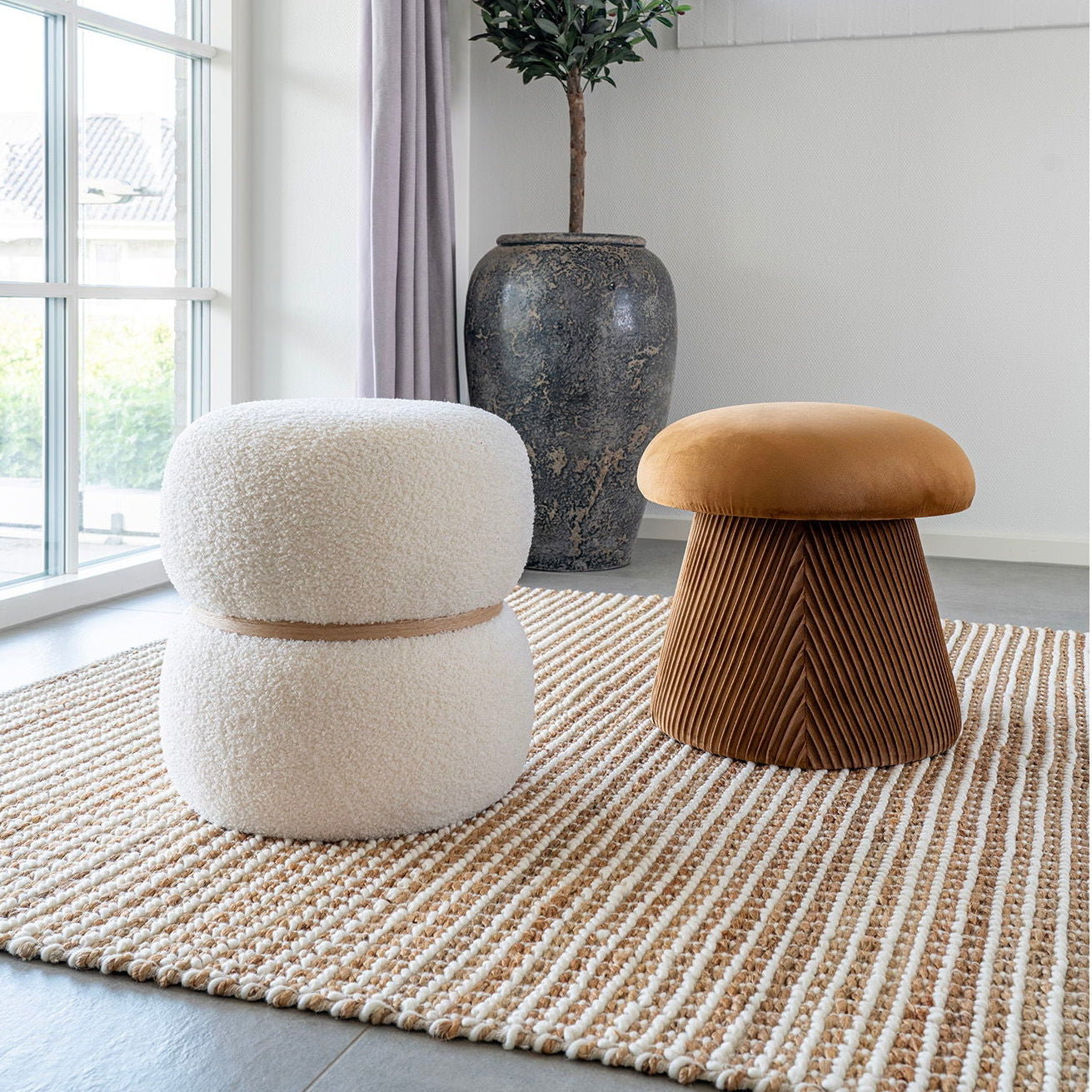 Hampton puff Ø39 x 42 cm brukt som ekstra sitteplass i stue