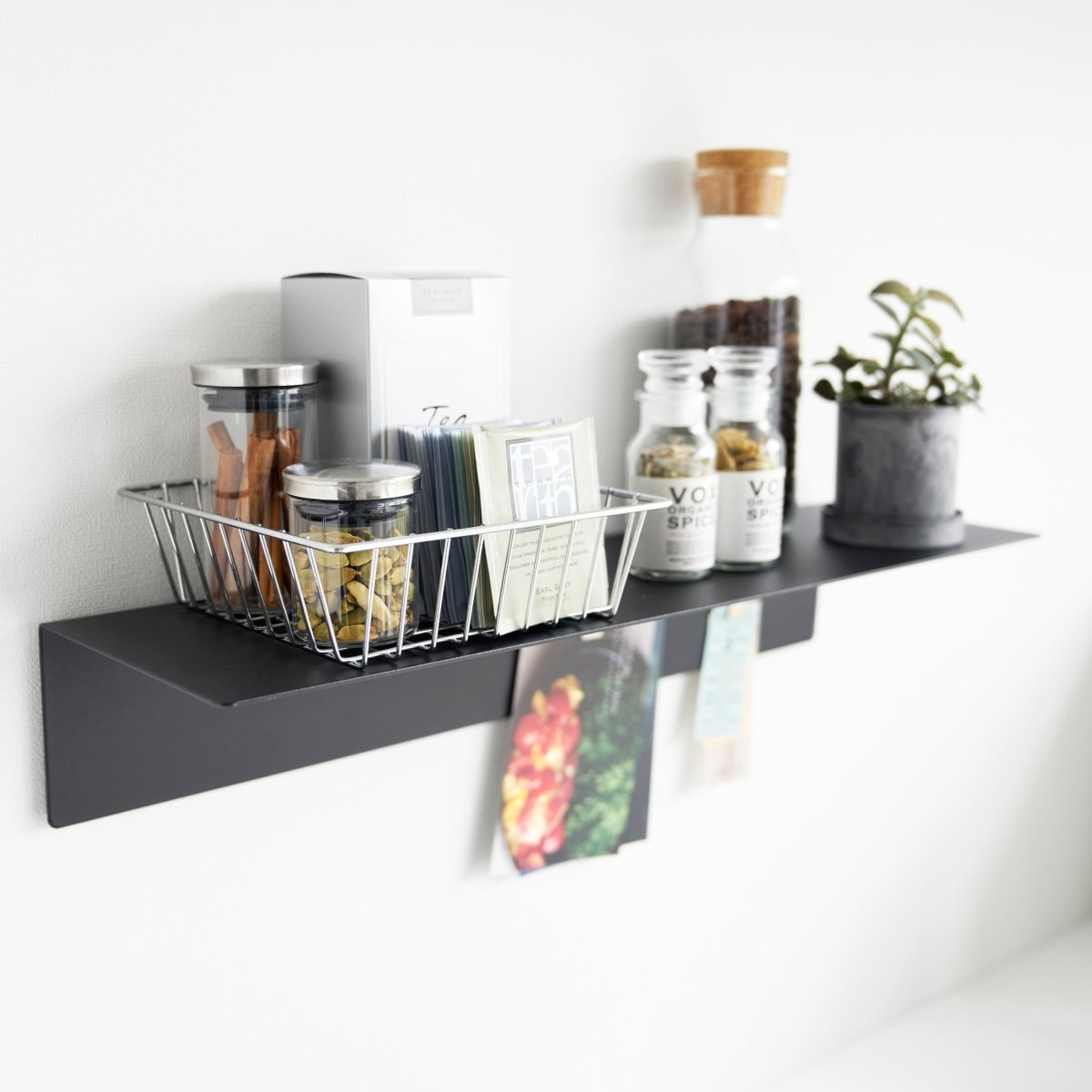 Vegghylle i sort metall 50 x 15,7 cm - Lindas Dekor