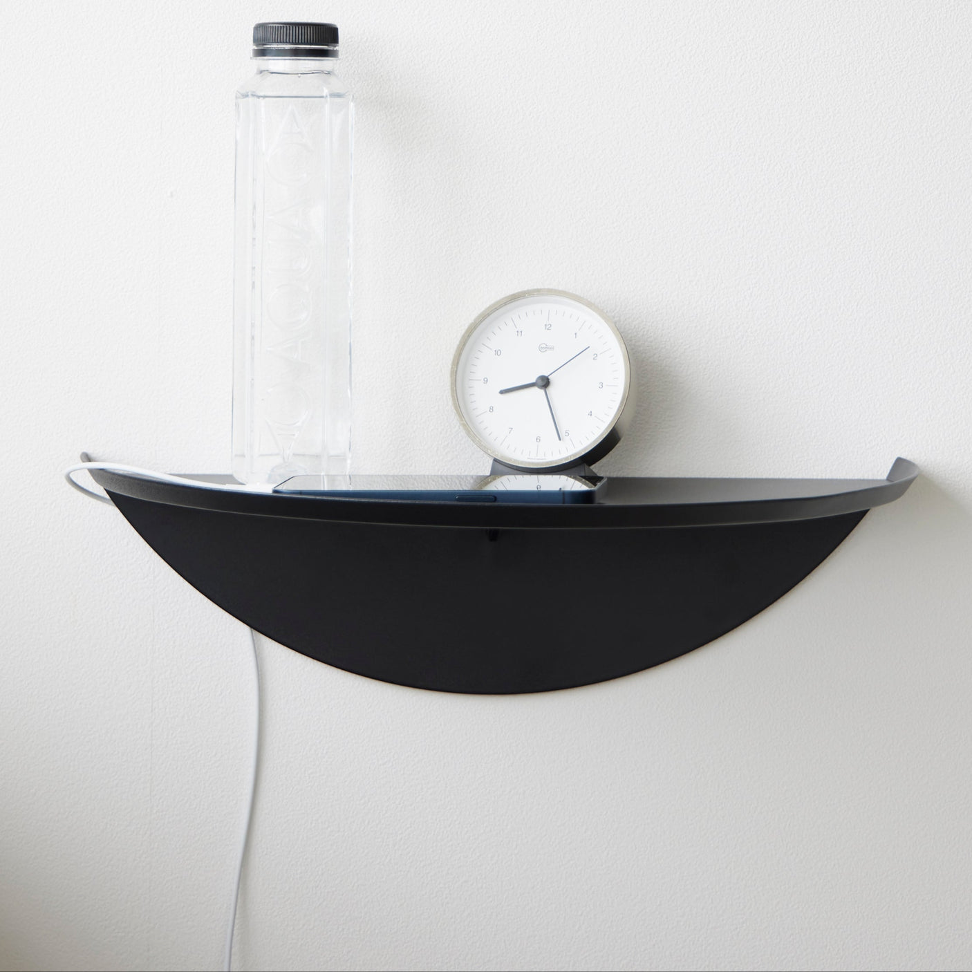 Funksjonell oppbevaringshylle tilpasset entré og soverom.