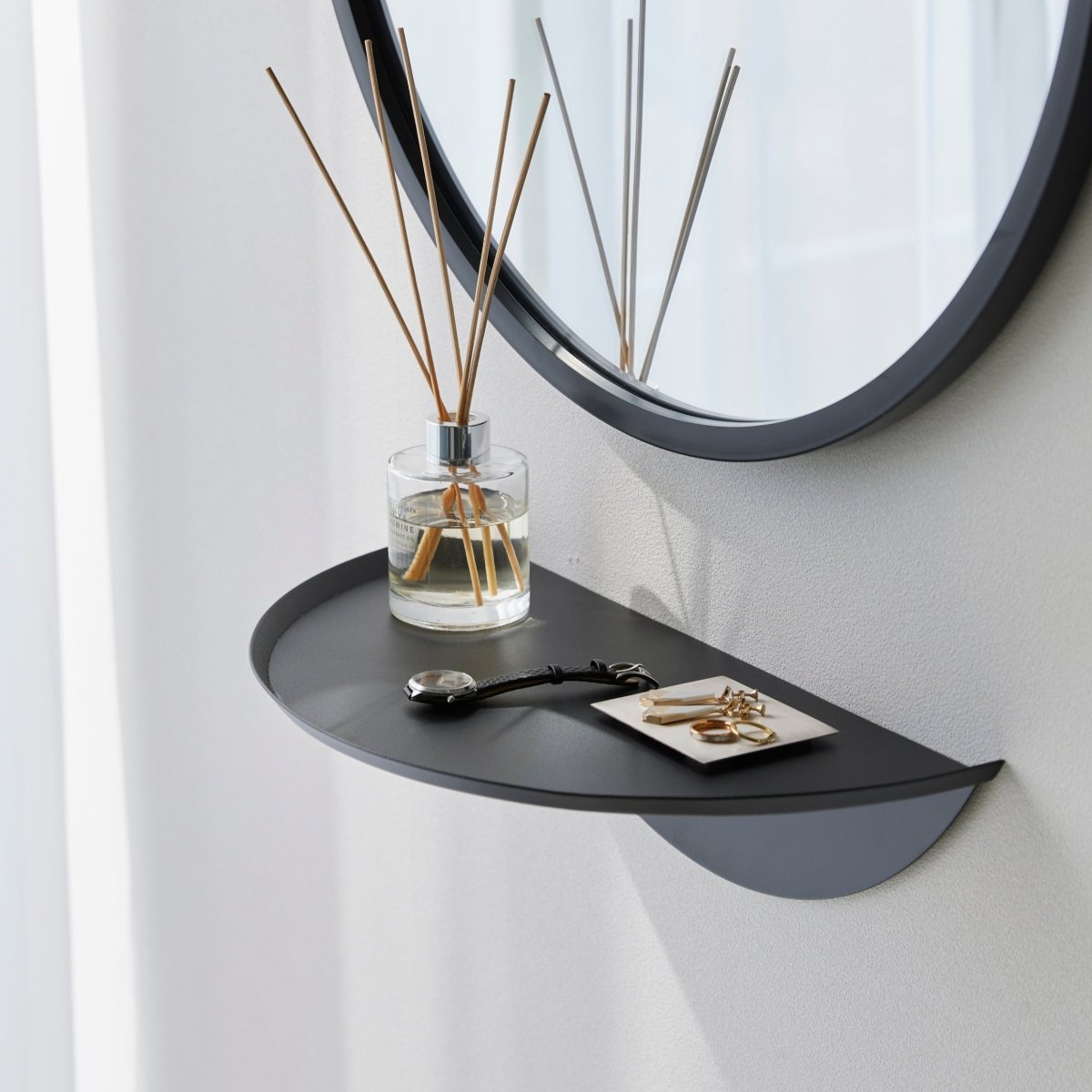 Vegghylle halvrund sort 40 cm - Lindas Dekor