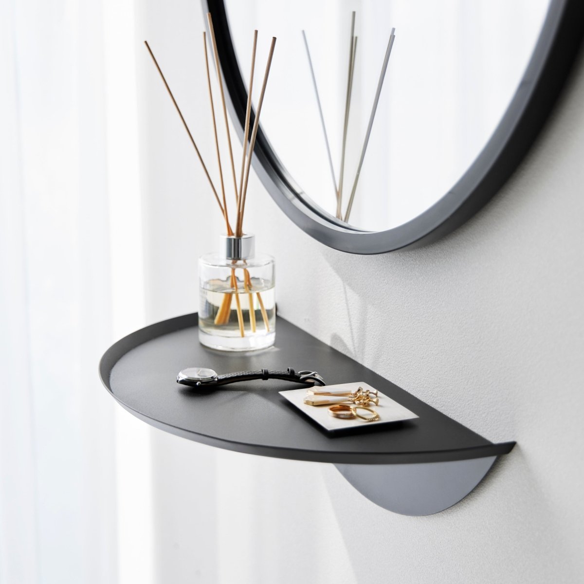Vegghylle halvrund sort 40 cm - Lindas Dekor