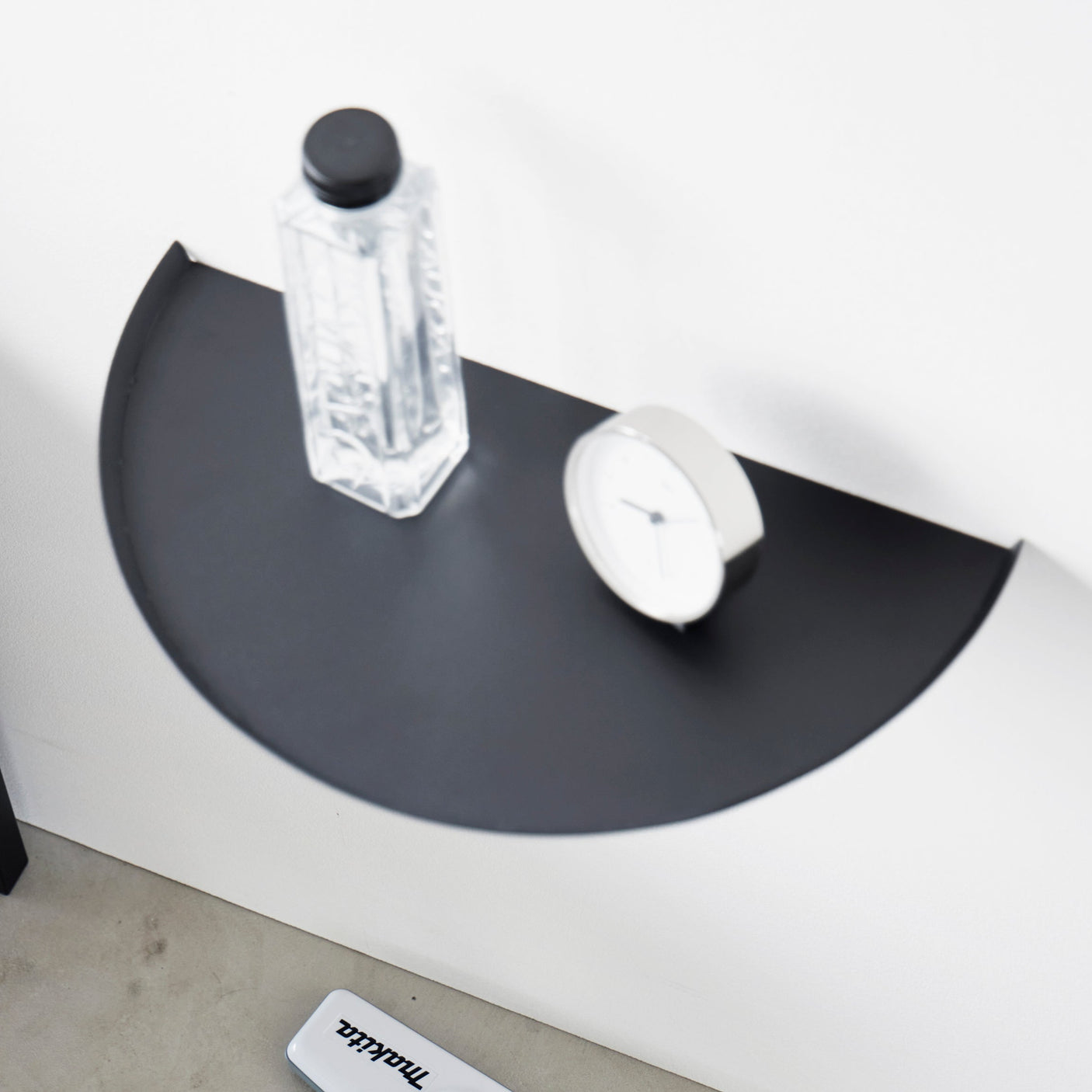 Plassbesparende hylle som passer i ulike rom.