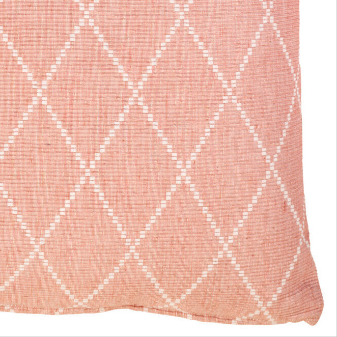 Teksturert putetrekk i støvet rosa nyanse, laget av slitesterk jaquard bomull.
