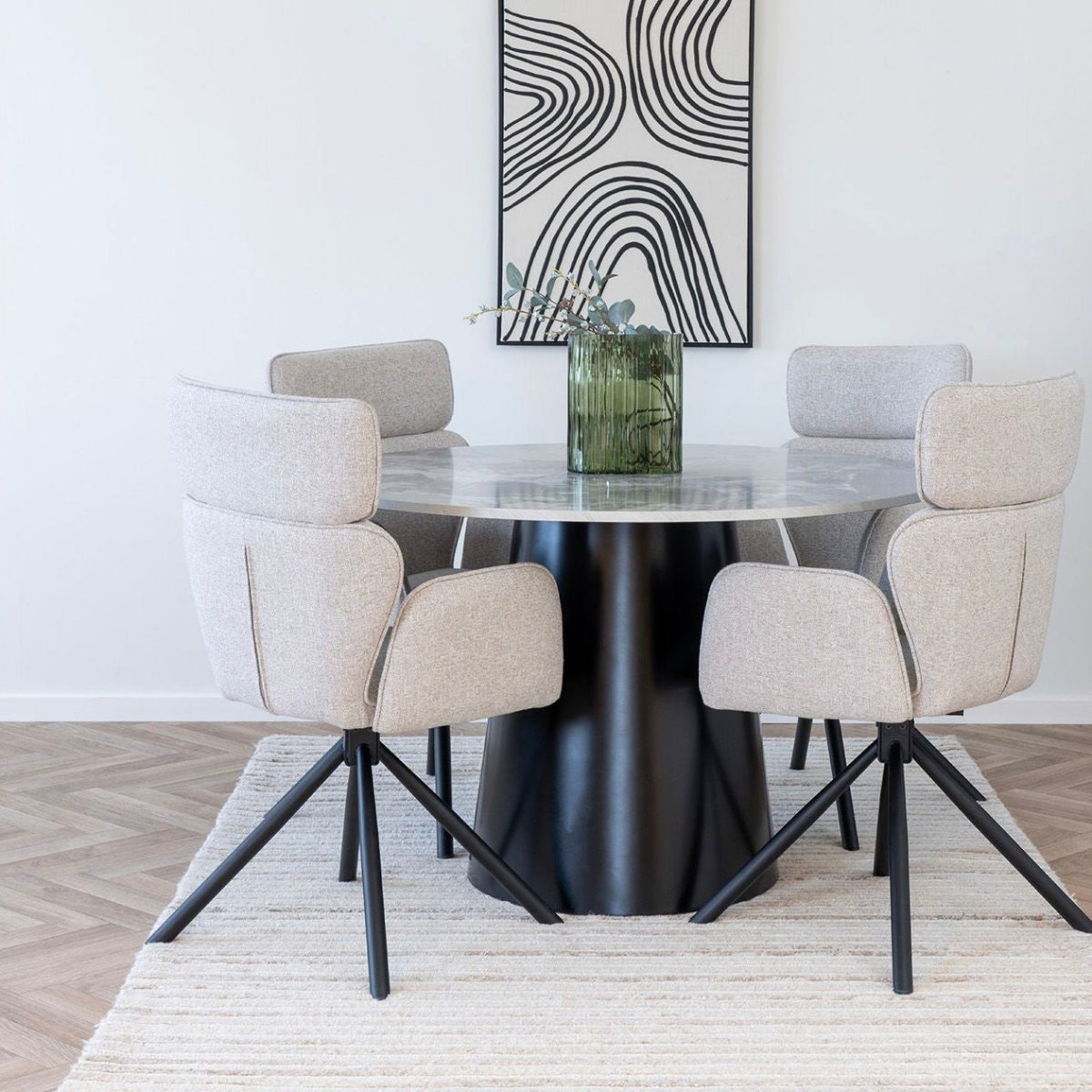 Rund spisebord 120 cm i grå marmorfinish og sort understel – kvadratisk format
