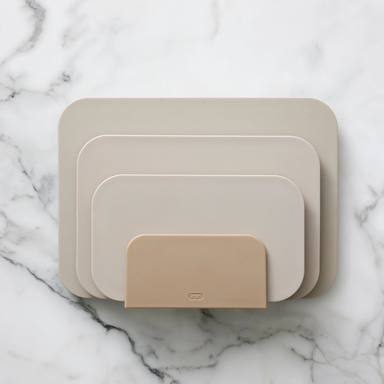 Moderne skjærebrett sett med holder for ryddig kjøkkenbenk