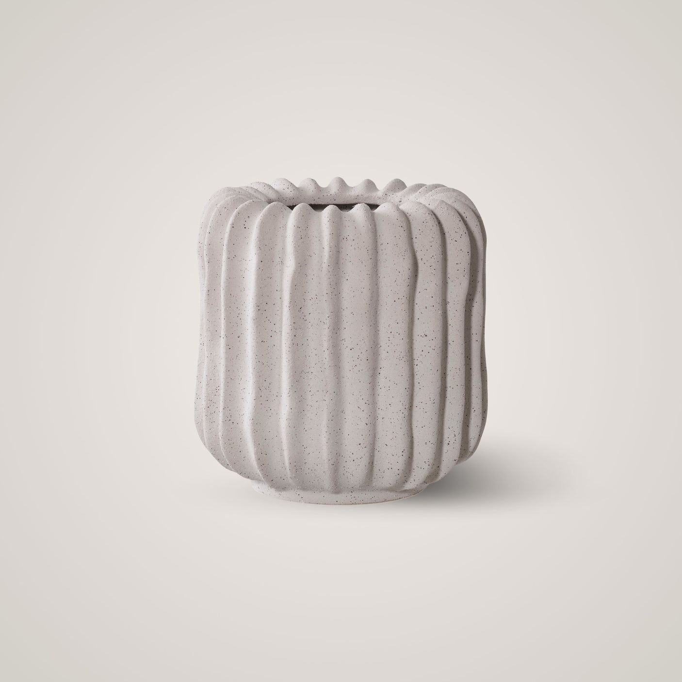 Kvadratisk produktfoto av House Nordic blomsterpotte med tørkede blomster