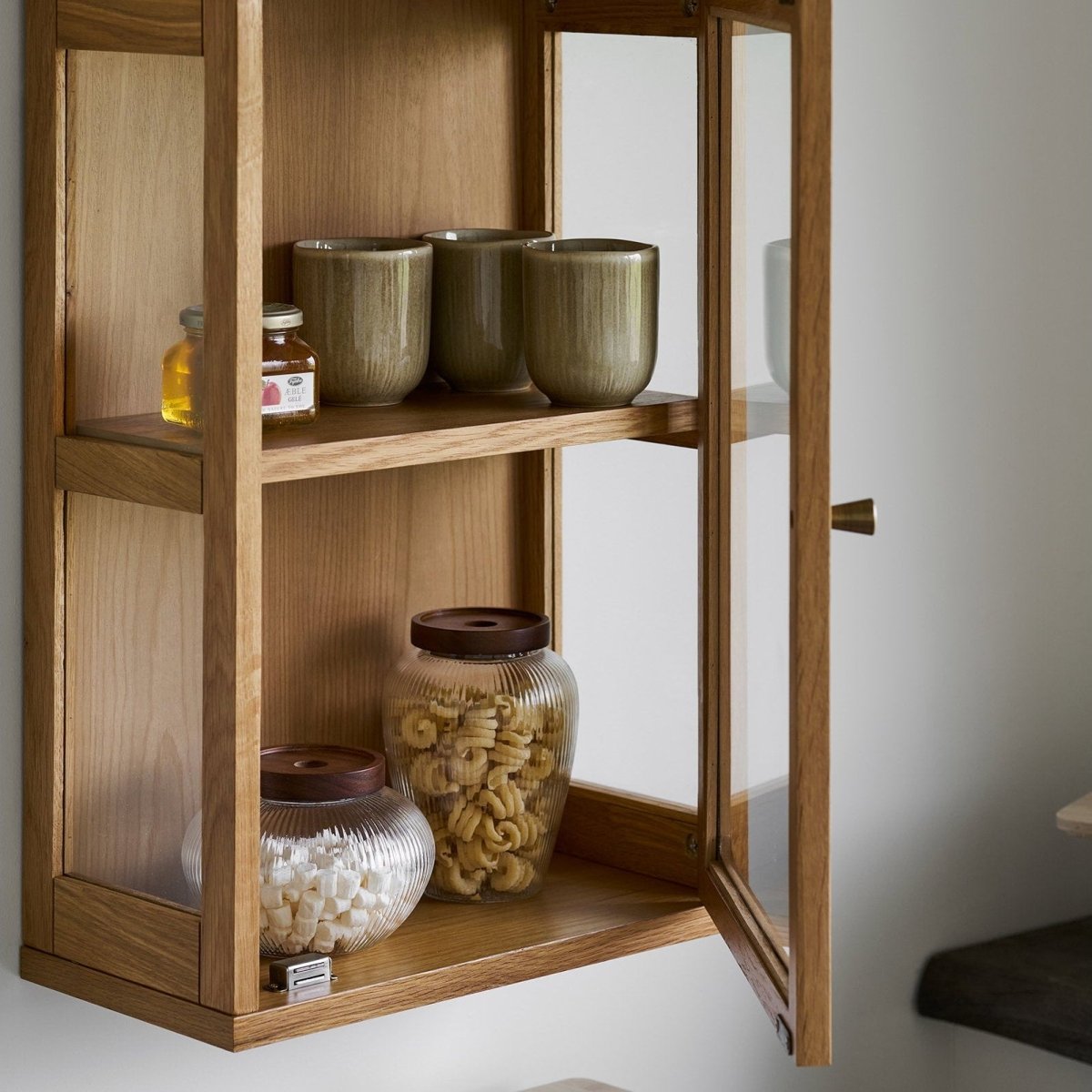 Zamora vegthængt vitrineskab i naturlig eg, 40x20x60 cm – billede 7
