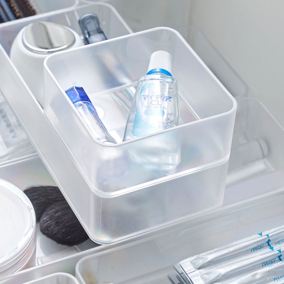 Minimalistiske bokssett som gir enkel oversikt over innholdet.