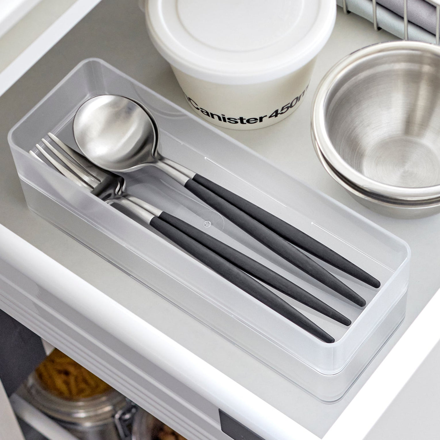 Praktiske bokser for organisering av kjøkken eller bad.