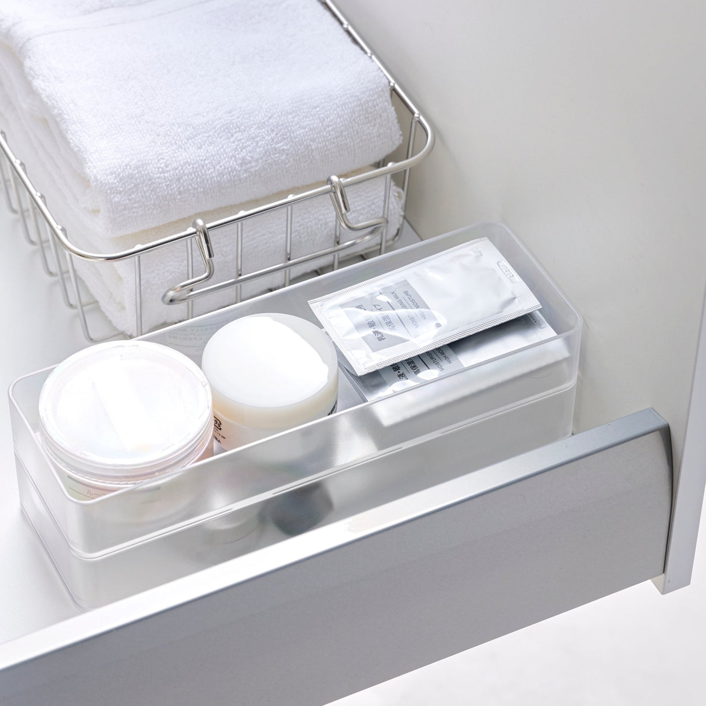 Sett med to bokser for bestikk, redskaper eller småting.