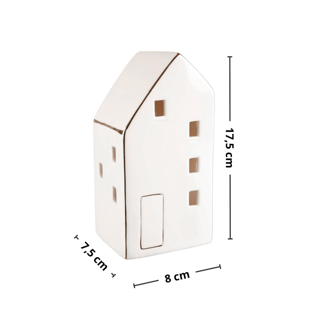 Högt vitt keramikhus med vinduer och dörrar: 17,5 x 8 x 7,5 cm.