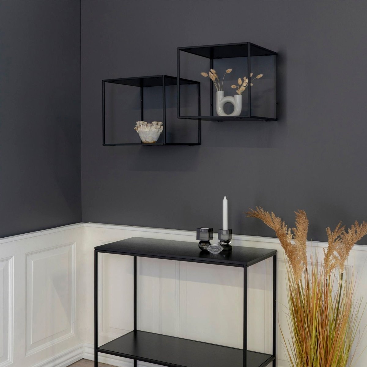 Vita vegghylle svart sort ramme 36 x 36 cm - Lindas Dekor