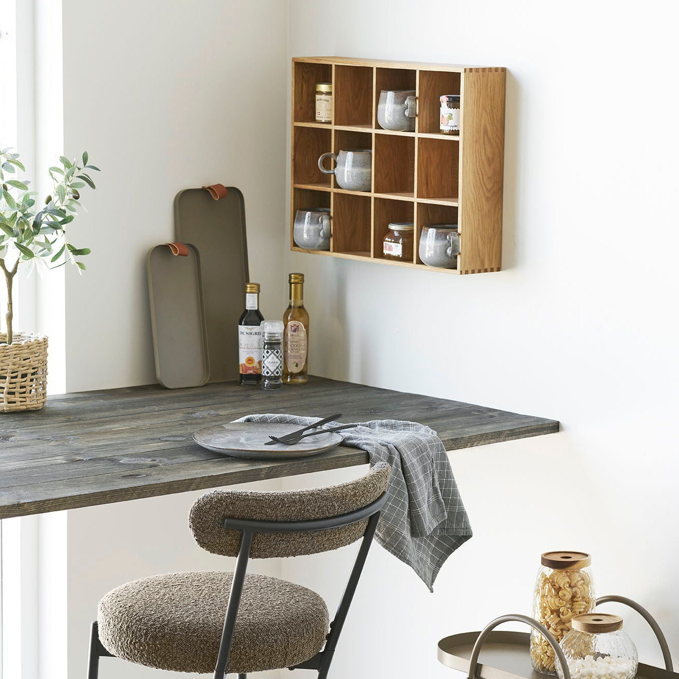 Soria vegghylle 39x51 cm veggmontert hylle i eik med flere rom"