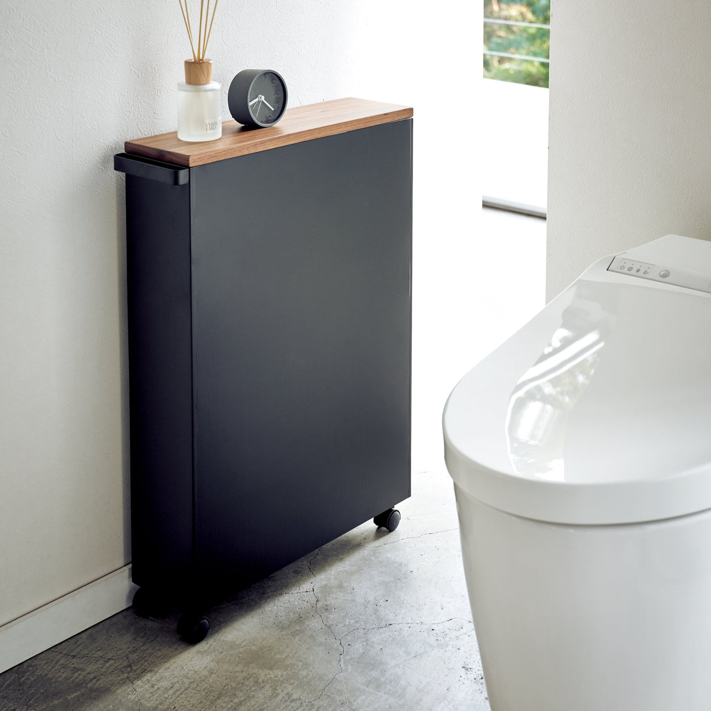 Smal og praktisk oppbevaringsvogn for små rom.