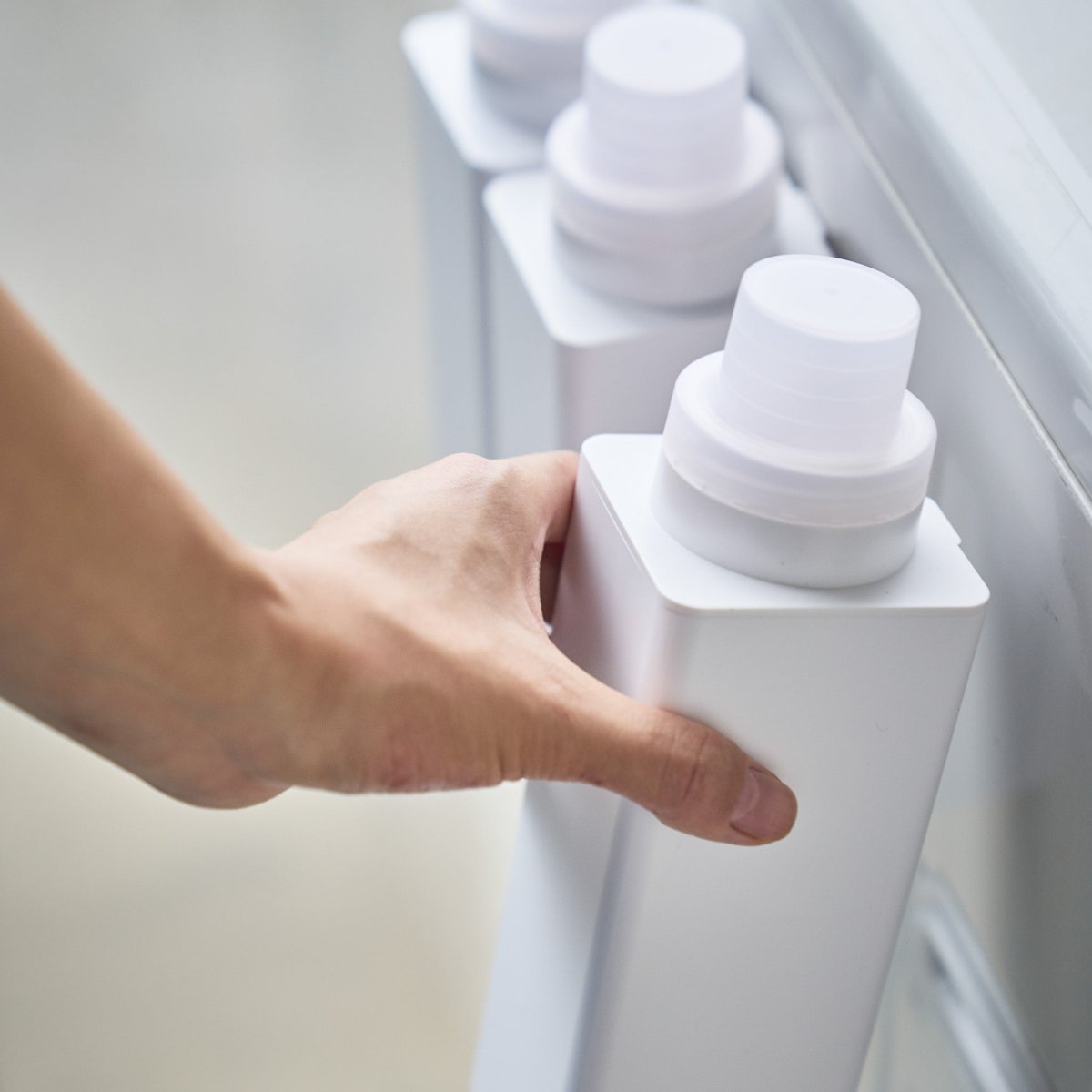 Magnetisk flaske til tøymykner hvit - Lindas Dekor