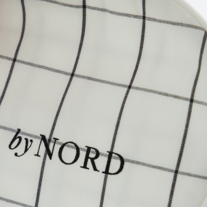 Lett og behagelig sovemaske for hjemmebruk og reiser.