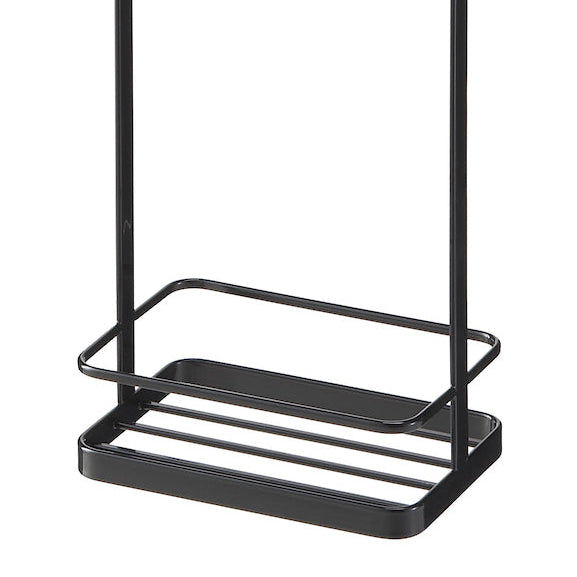 Solid og praktisk hylle for såper, flasker og tilbehør.