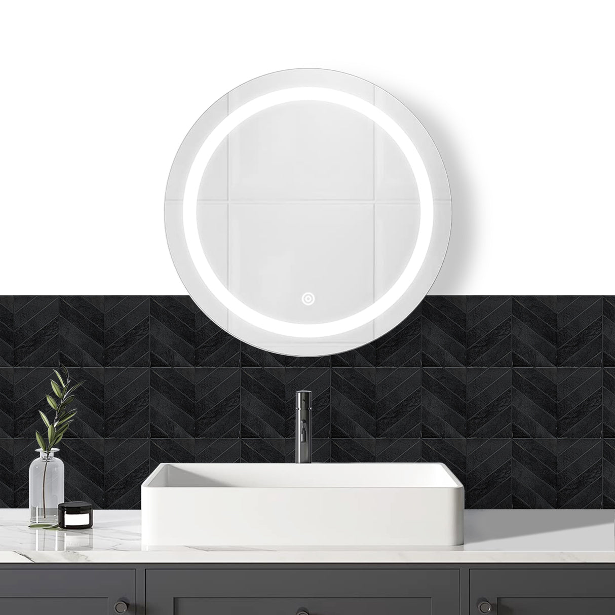 Den dype, mørke fargen gir et elegant og harmonisk preg i rommet.