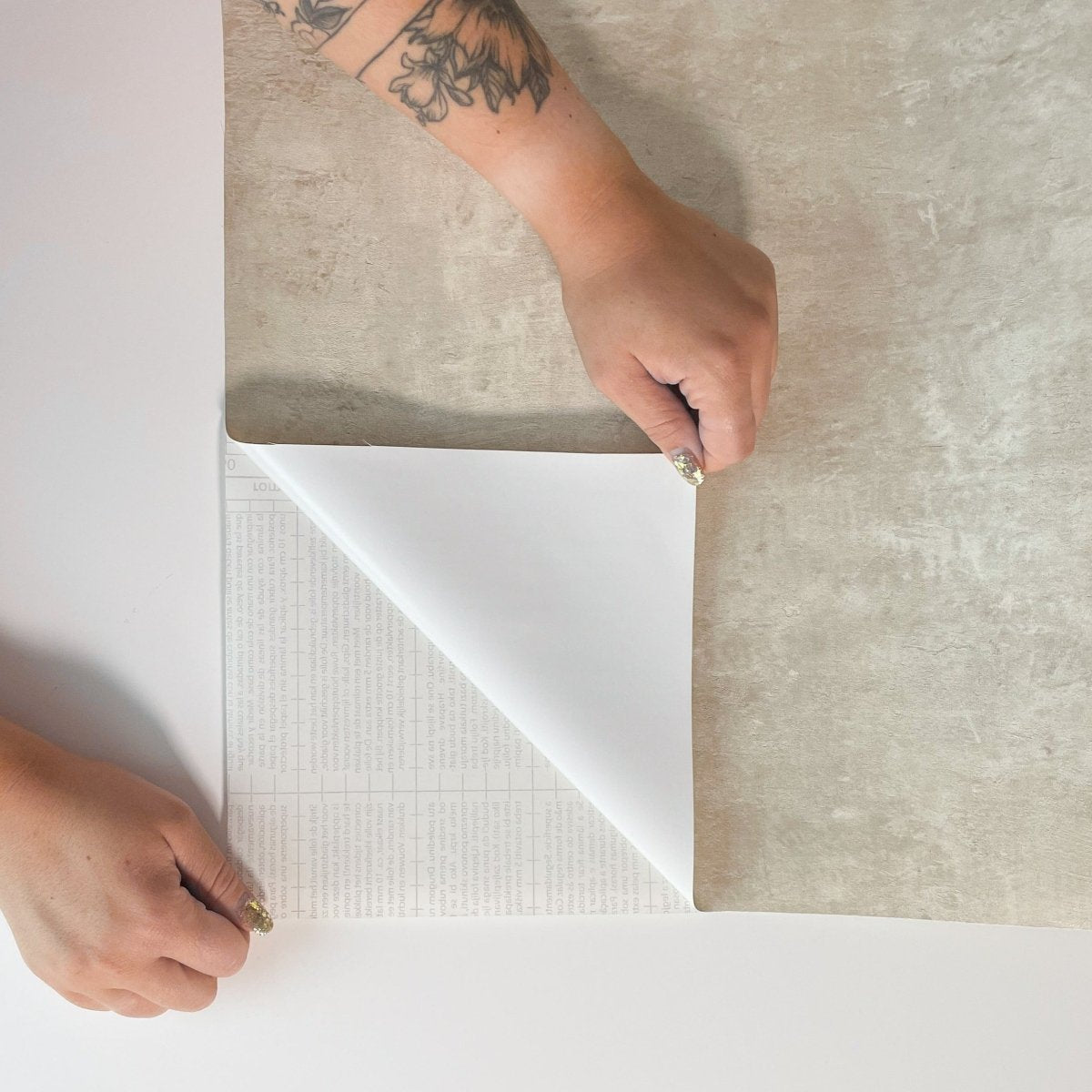 Vareprøve: Premium Limewash beige kontaktplast - Lindas Dekor
