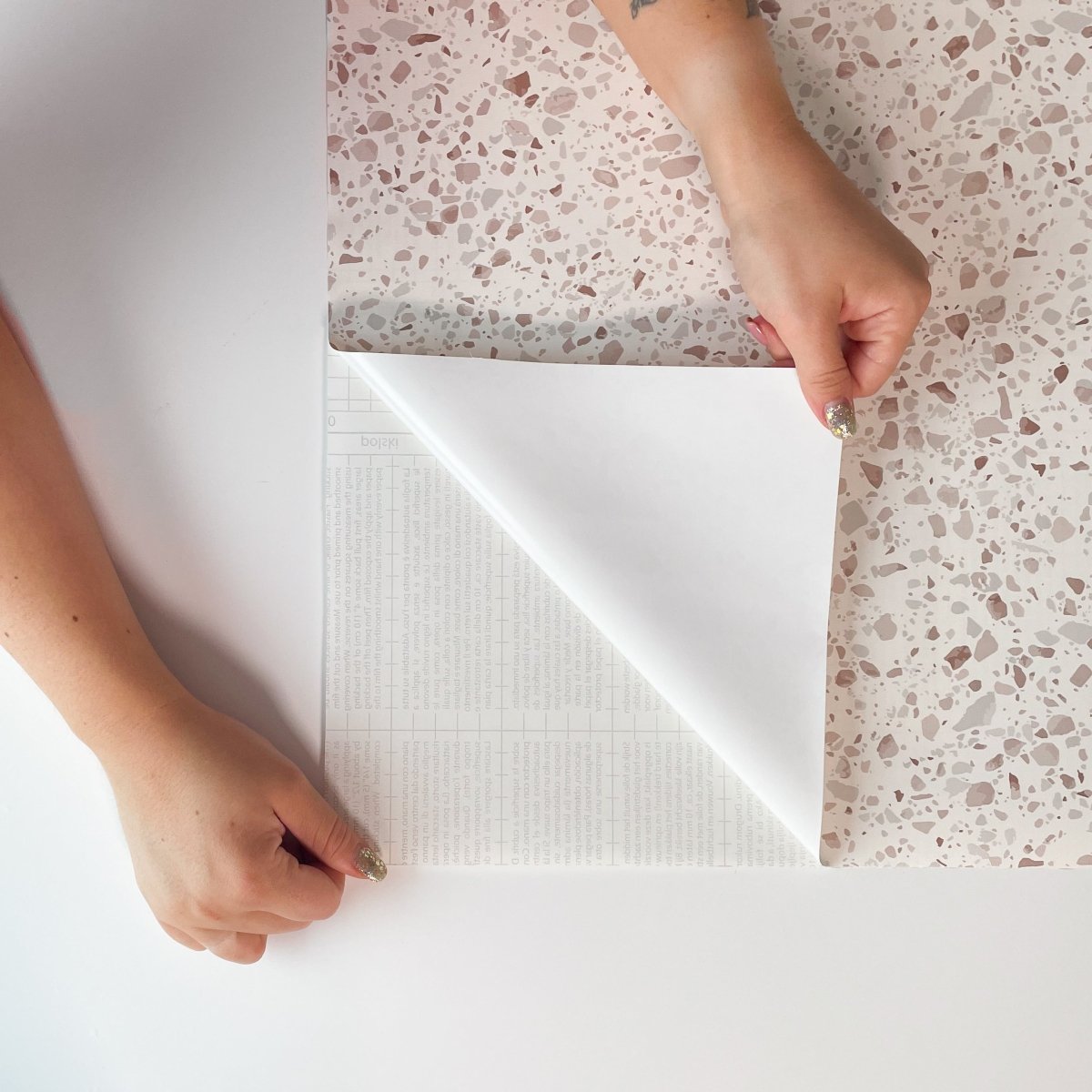 Vareprøve: Premium Terrazzo kontaktplast - Lindas Dekor