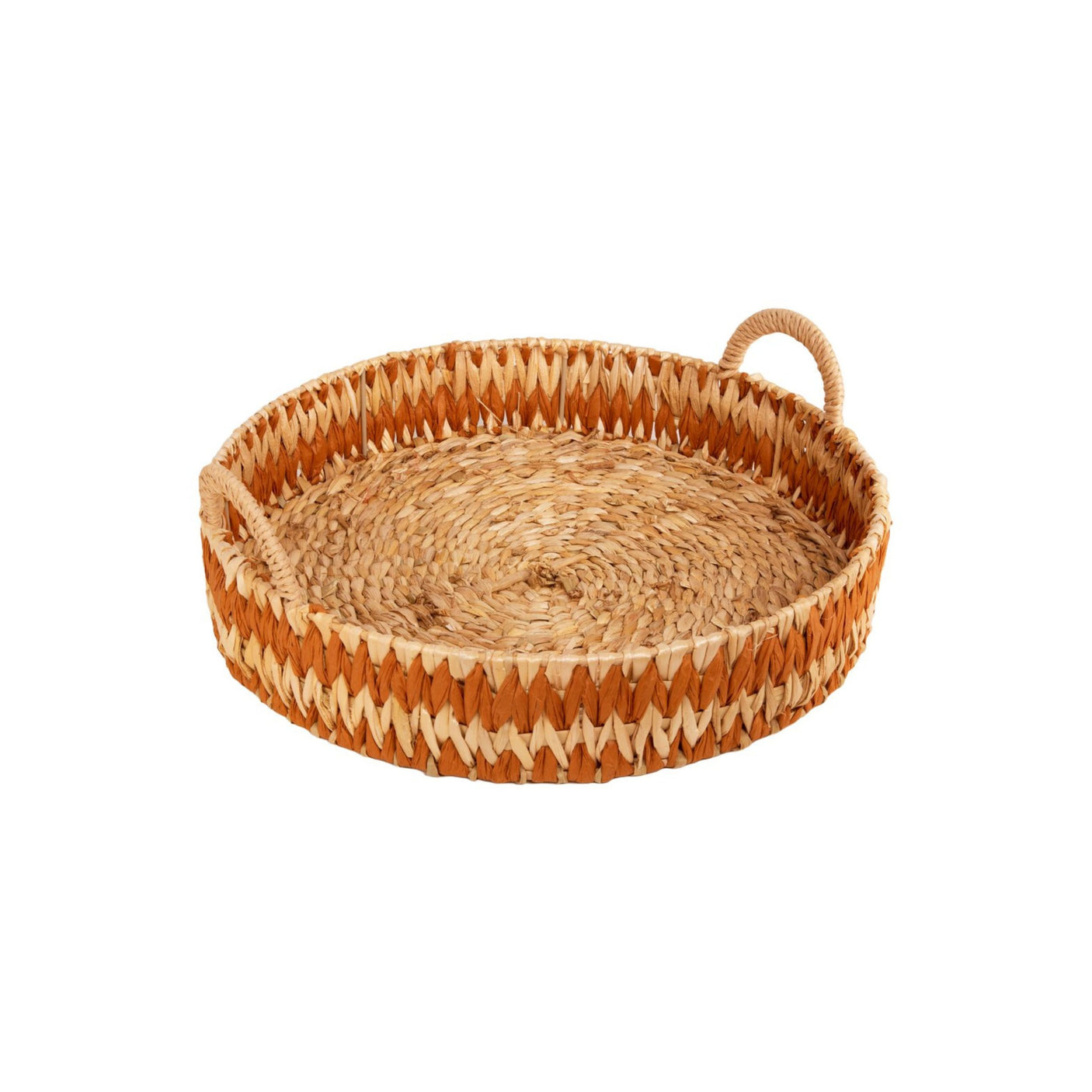 Rundt brett i flettet sjøgress med naturlig finish og håndlaget uttrykk.