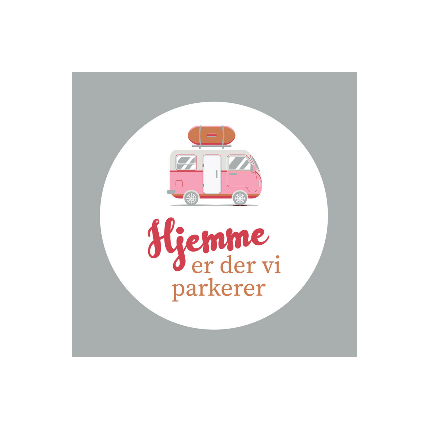 Serviett med campingmotiv og teksten «Hjemme er der vi parkerer» – perfekt til borddekking i bobil, campingvogn eller sommermiddag.