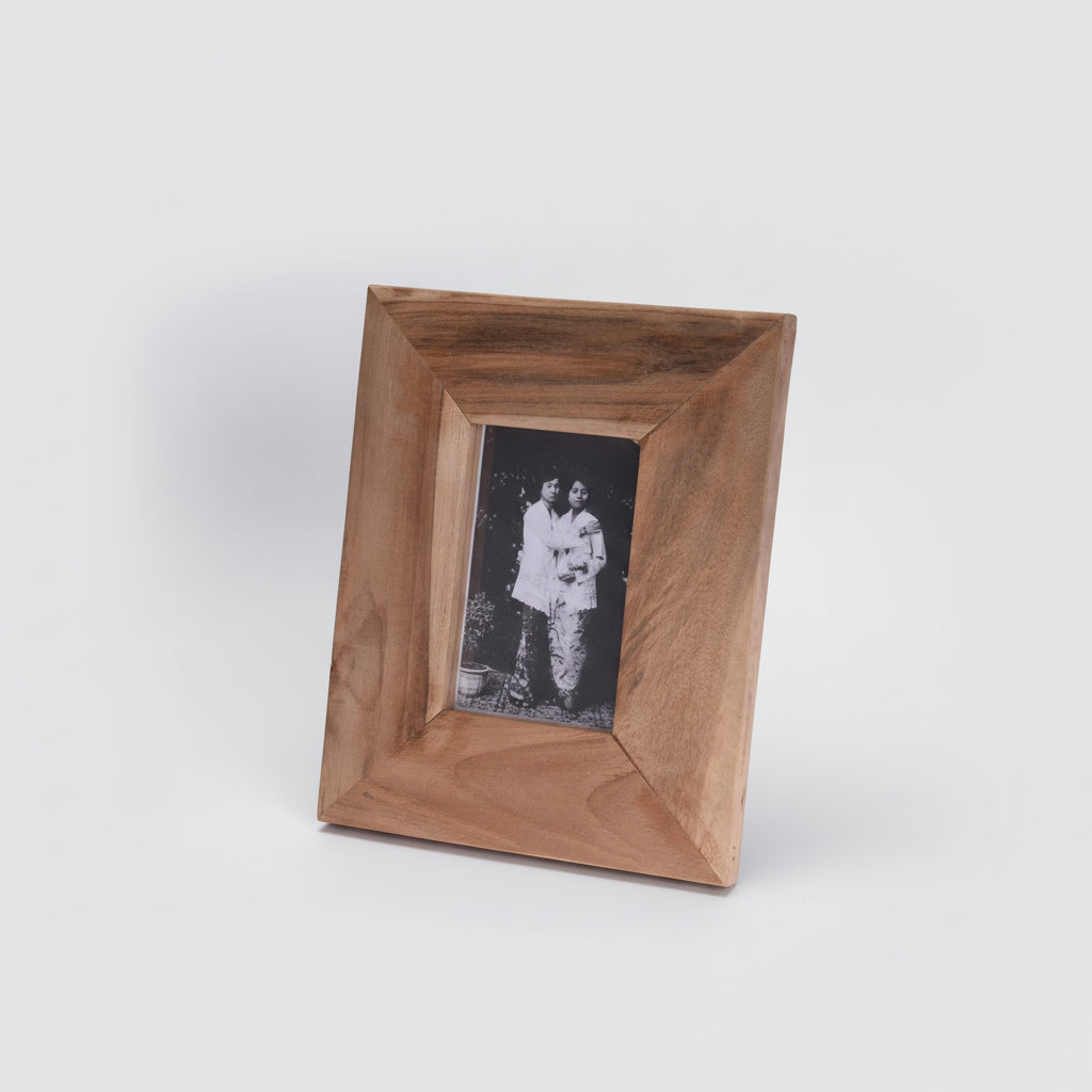 Klassisk fotoramme i tre med mørk finish