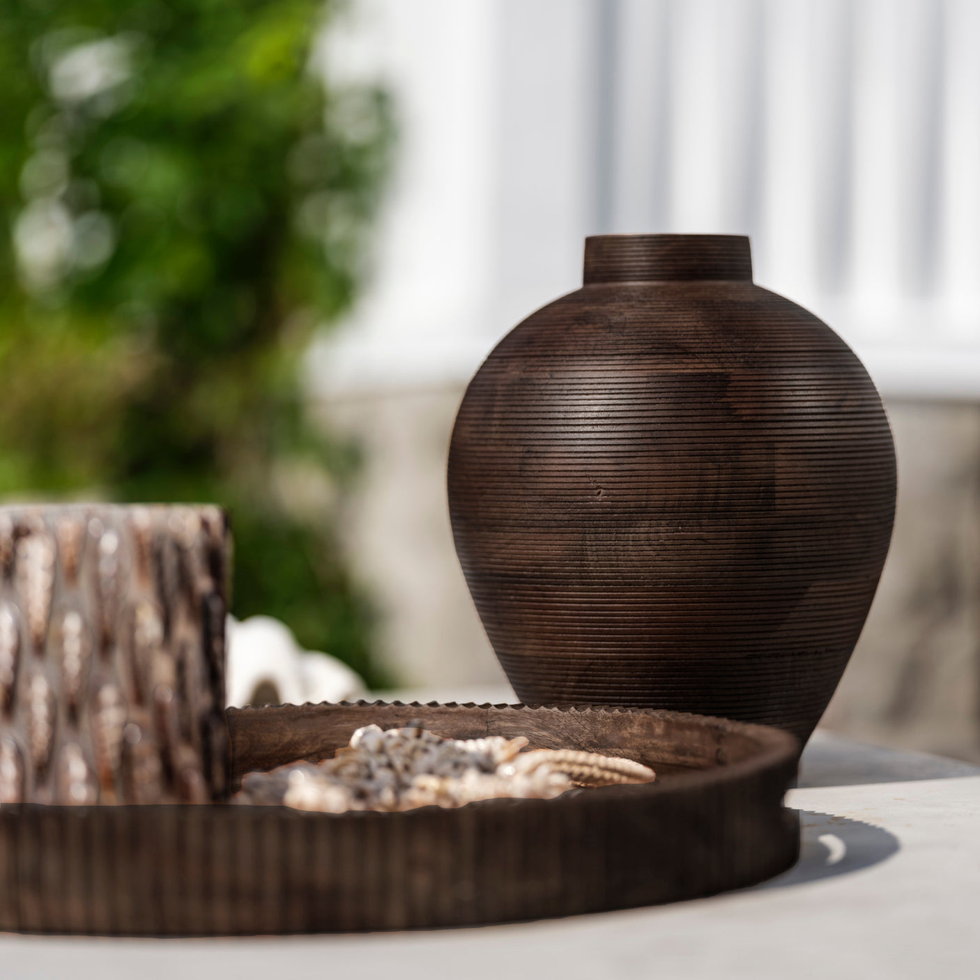 Rund brun krukke i tre fra Halvor Bakke