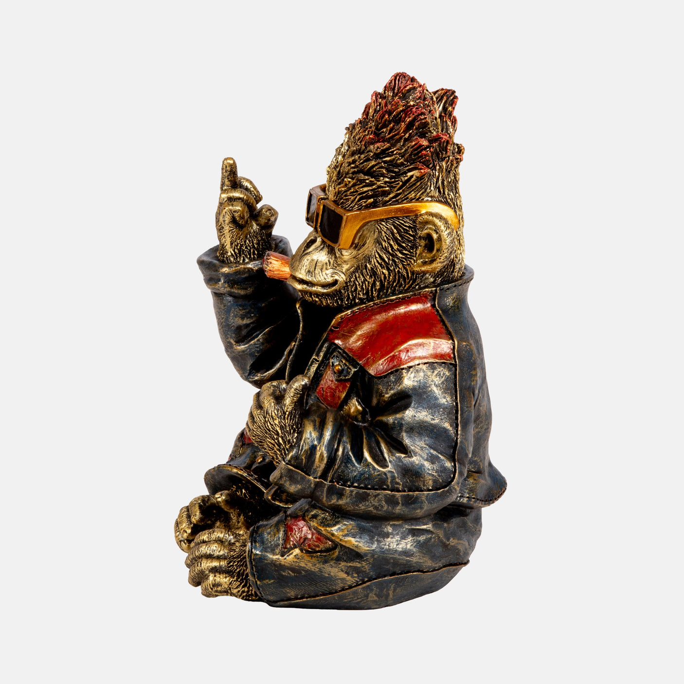 Rocka apefigur i skinnjakke brukt som interiørdekor