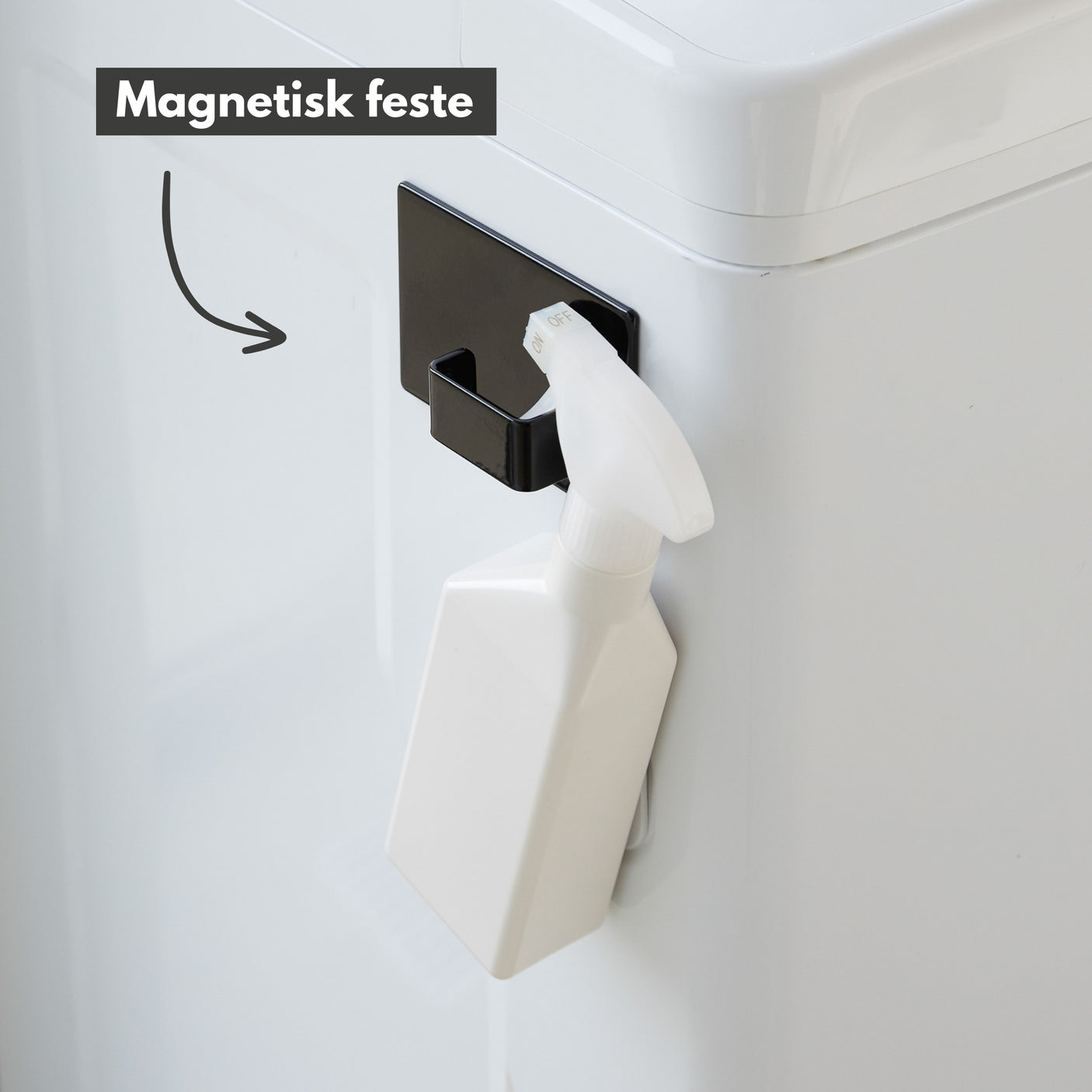 Krok i sort metall med magnet bakside for vaskerom.