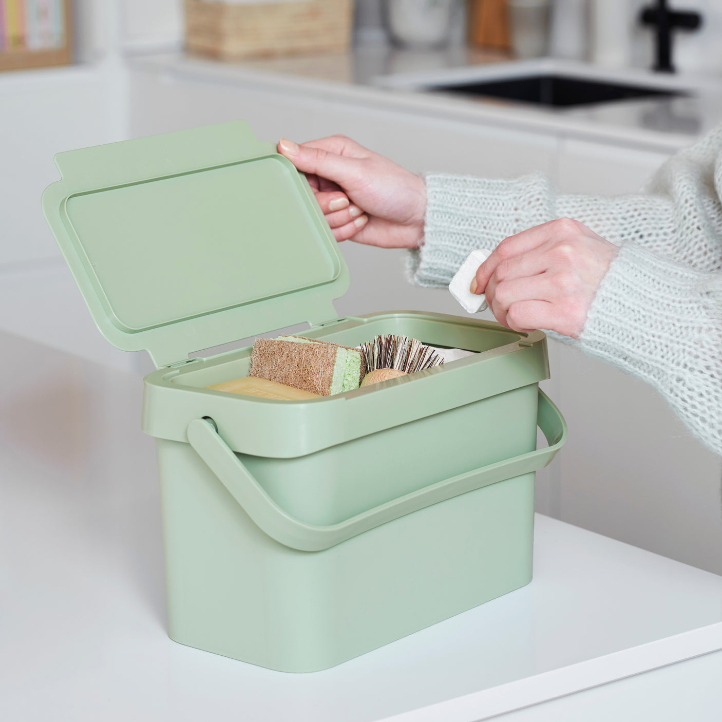 Grønn matavfallsbeholder 5 L til sortering på kjøkkenet