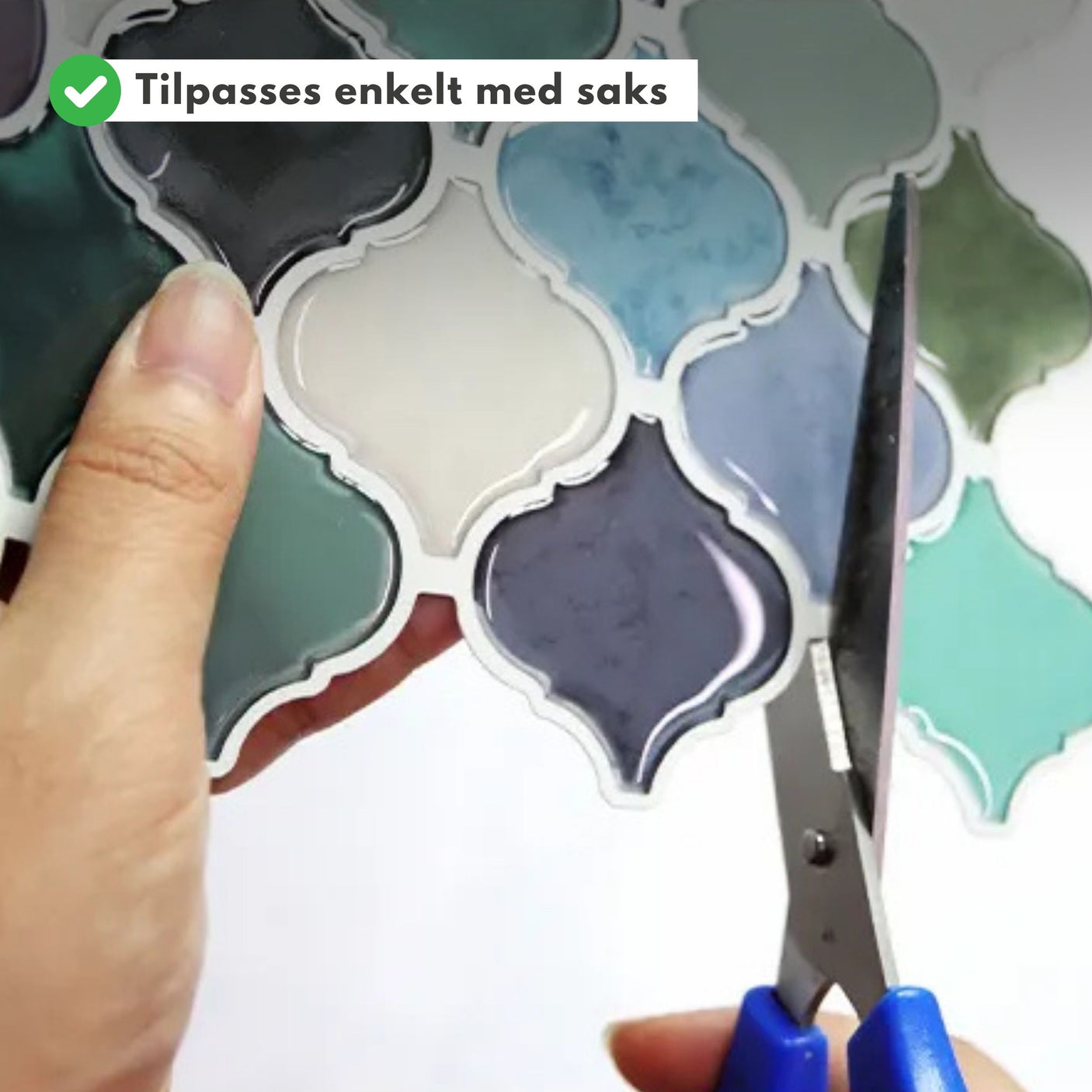 Lanterne veggfliser i blå og grønn – selvklebende og fleksible å tilpasse.