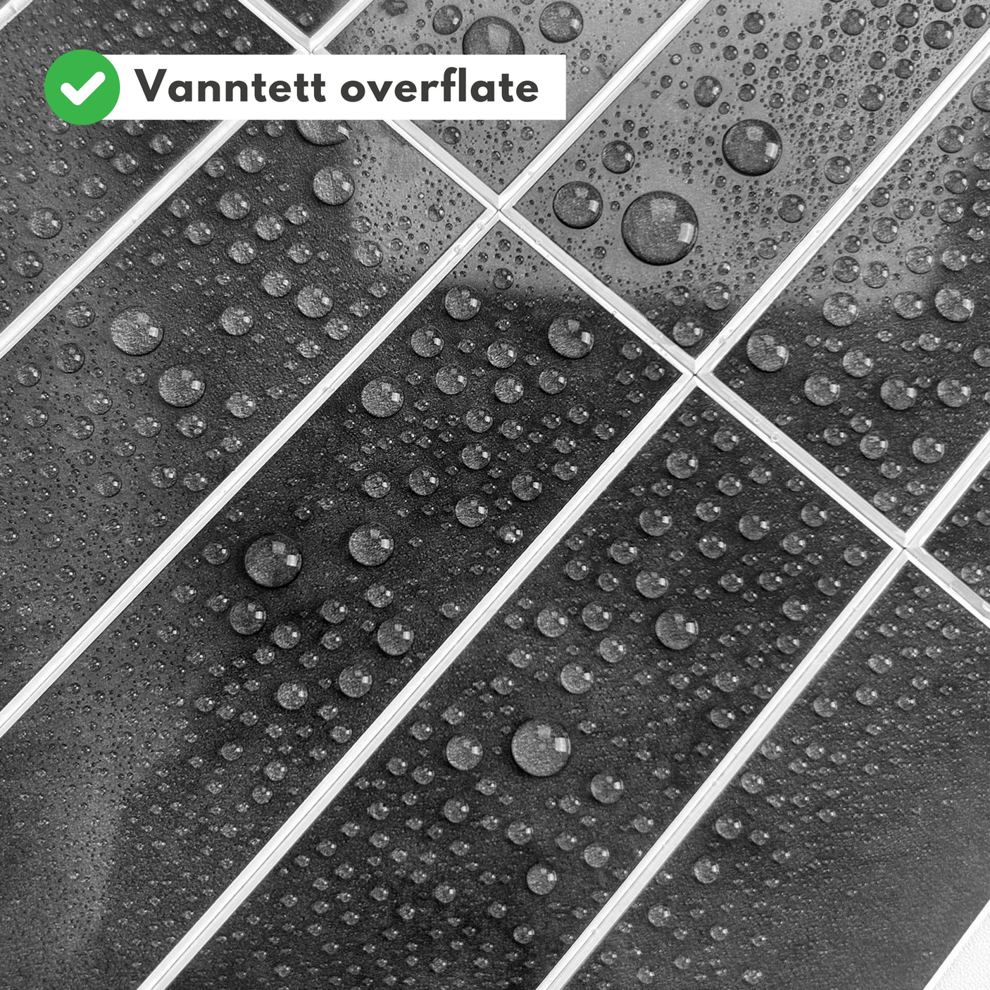 Nærbilde av Alma antrasitt fliser med realistisk marmorstruktur.