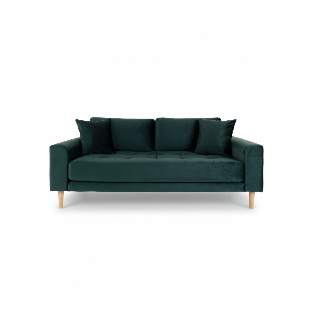 Lido 2,5 seters sofa i mørkegrønn velur med treben – frontbilde