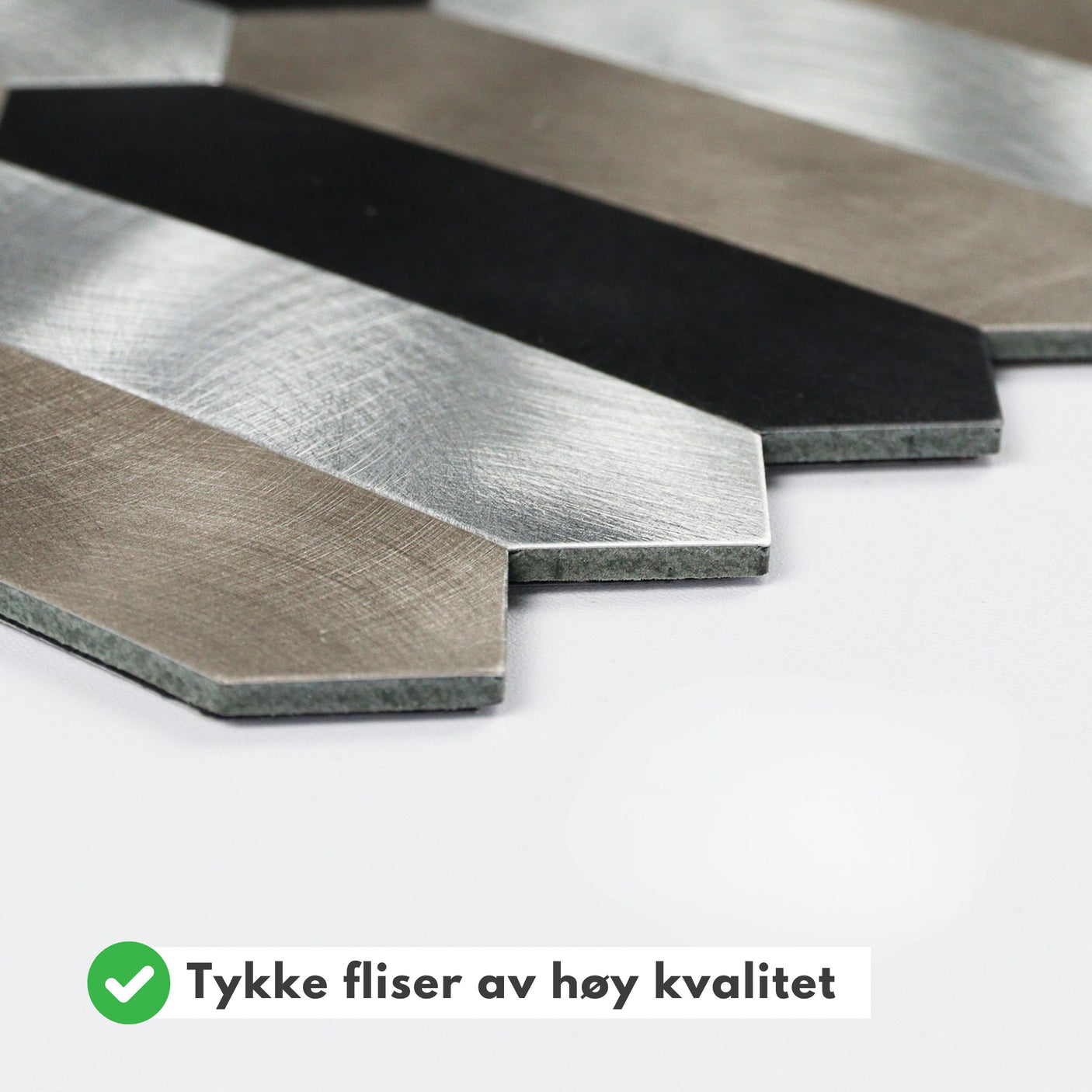 Detaljbilde av Tanya hexagon fliser med metallisk glans og moderne design