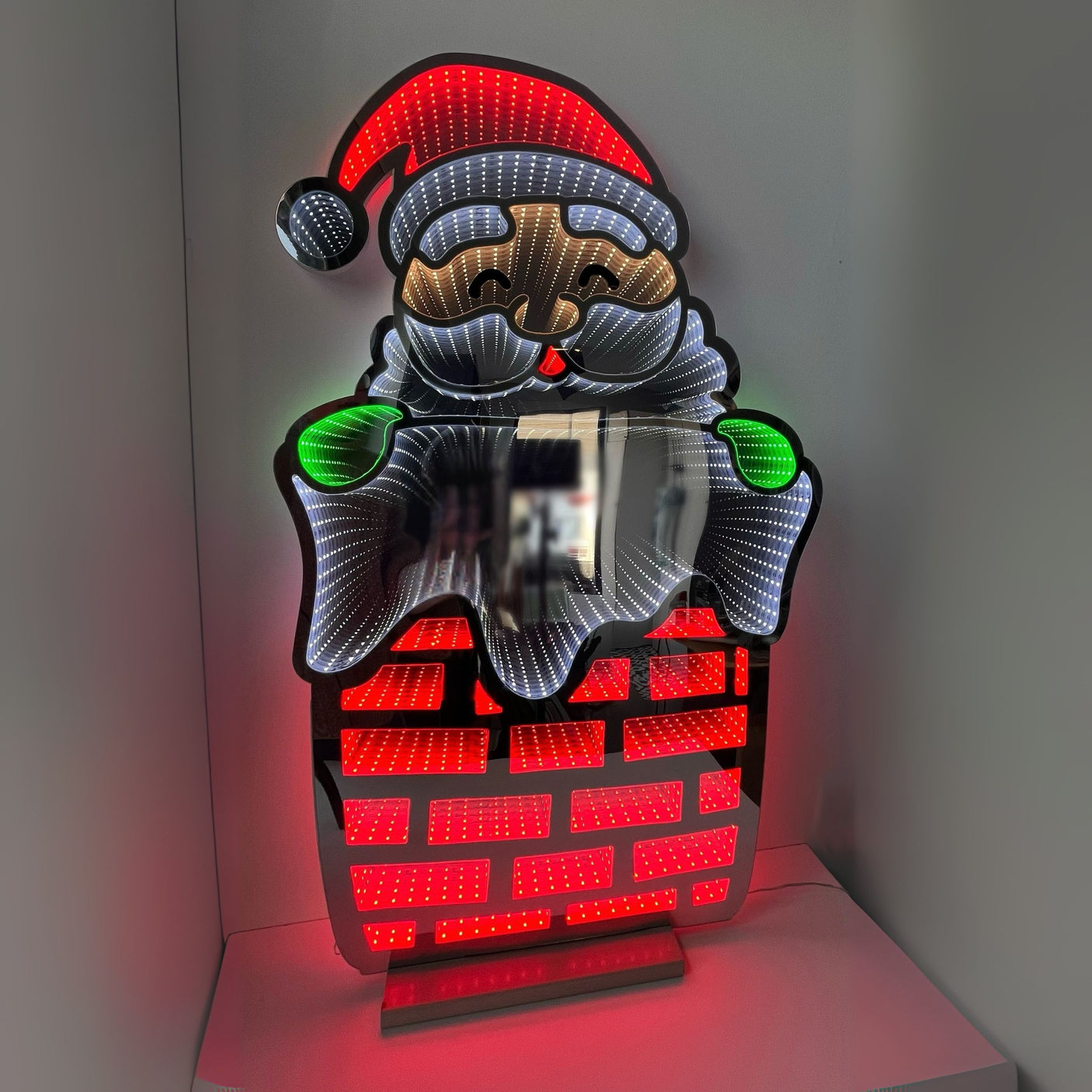 Dekorativ Nisse i pipe med infinity-speil, perfekt til jul.