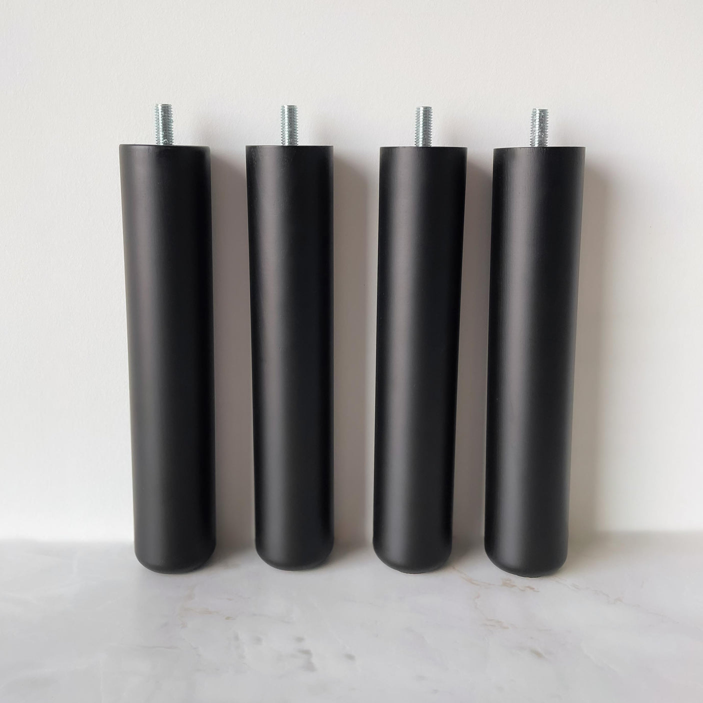 Klassiskt möbelben, svart trä