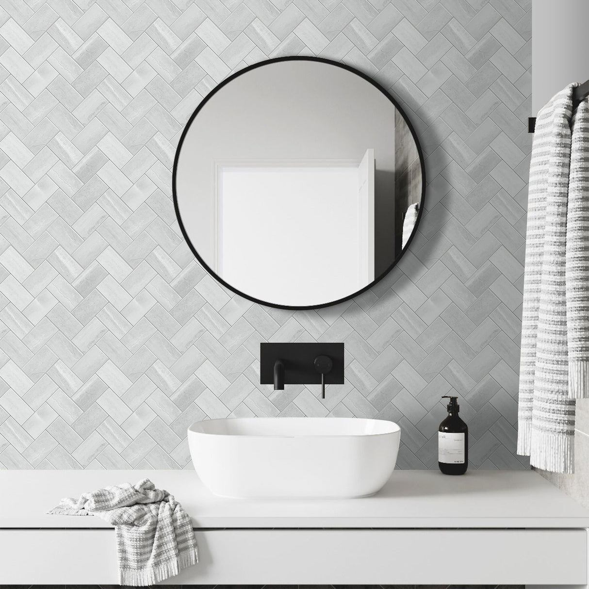 Vareprøve: Vilde selvklebende fliser