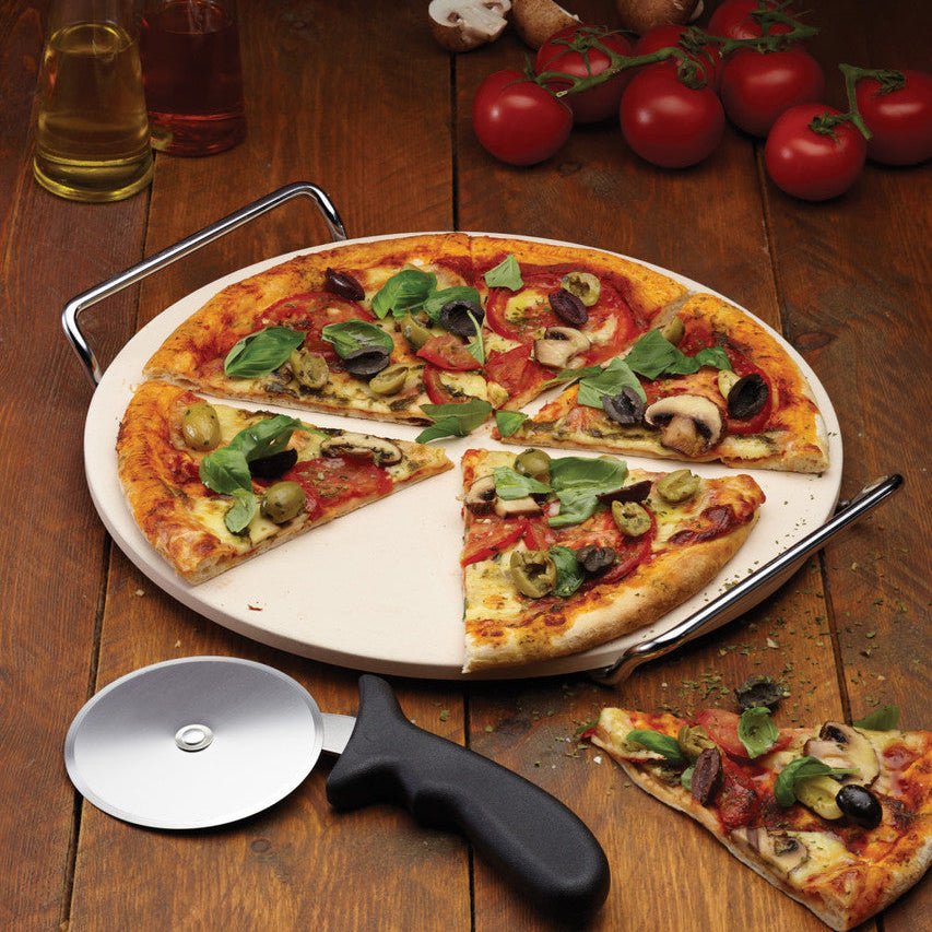 Pizzastein i keramik med serveringsstativ och pizzahjul 33 cm - Lindas Dekor Pizzastein