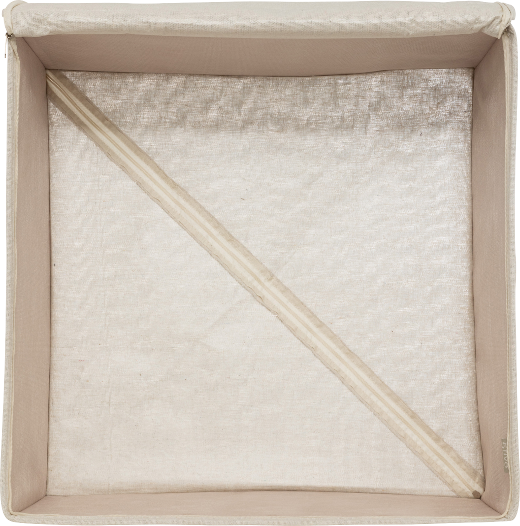 nnsiden av beige oppbevaringsboks med stiv konstruksjon og forsterket bunn som holder boksen stabil i bruk.