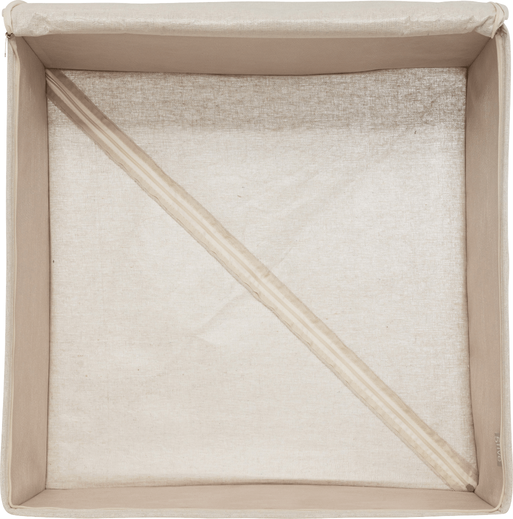 nnsiden av beige oppbevaringsboks med stiv konstruksjon og forsterket bunn som holder boksen stabil i bruk.