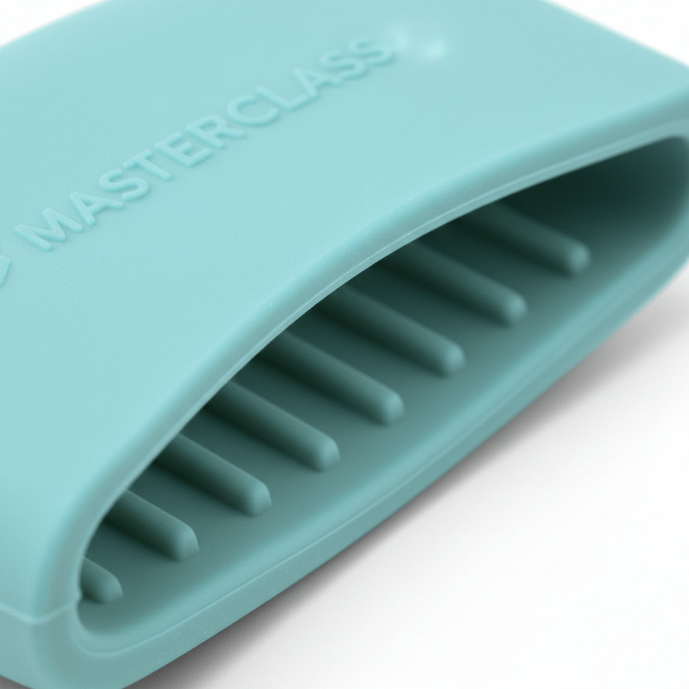 Lyseblå silikonhåndtakstrekk fra MasterClass på grytehåndtak – beskytter mot varme