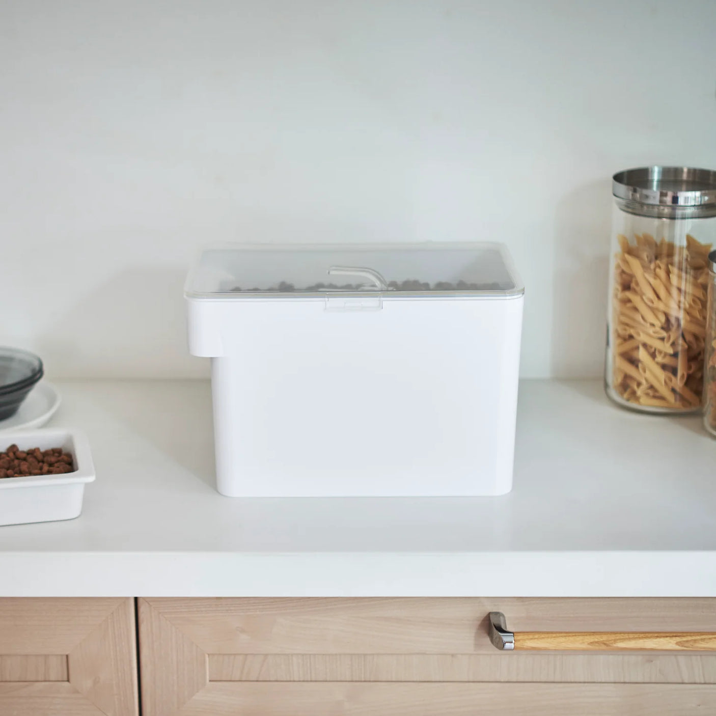 Lufttett oppbevaringsboks for dyrefôr 3,5 kg hvit