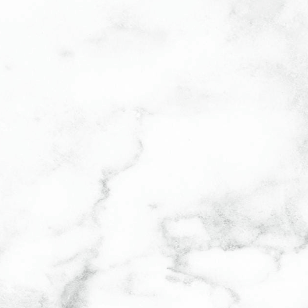 Athena hvit marmor selvklebende fliser imiterer hvit marmor med et hint av grått i seg. Passer for å gi et elegant og tidløst preg på vegger og gulv.