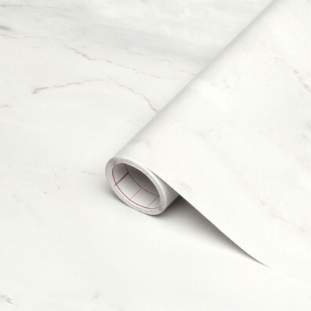 Marmor romeo hvit matt kontaktplast imiterer ekte marmor og er veldig populær. Den gir et klassisk luksuriøst uttrykk og passer godt til alle rom.